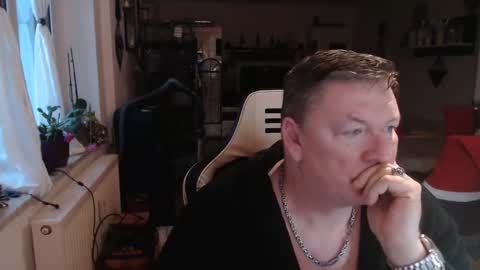 Snapshot of deinprinz2312 chatting on December 9, 7:17 am deinprinz2312 online show from December 9, 7:17 am