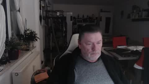 Snapshot of deinprinz2312 chatting on December 31, 5:11 am deinprinz2312 online show from December 31, 5:11 am