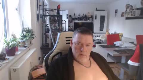 Snapshot of deinprinz2312 chatting on January 4, 7:24 am deinprinz2312 online show from January 4, 7:24 am