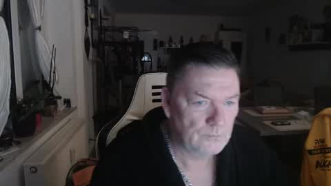 Snapshot of deinprinz2312 chatting on January 9, 2:22 am deinprinz2312 online show from January 9, 2:22 am