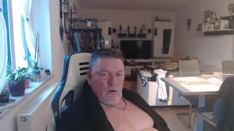 Snapshot of deinprinz2312 chatting on January 10, 7:35 am deinprinz2312 online show from January 10, 7:35 am