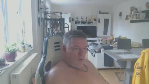 Snapshot of deinprinz2312 chatting on January 14, 10:17 am deinprinz2312 online show from January 14, 10:17 am