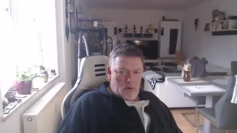 Snapshot of deinprinz2312 chatting on January 28, 8:25 am deinprinz2312 online show from January 28, 8:25 am