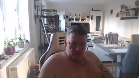 Snapshot of deinprinz2312 chatting on January 31, 9:27 am deinprinz2312 online show from January 31, 9:27 am