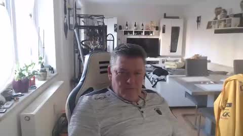 Snapshot of deinprinz2312 chatting on February 12, 8:59 am deinprinz2312 online show from February 12, 8:59 am