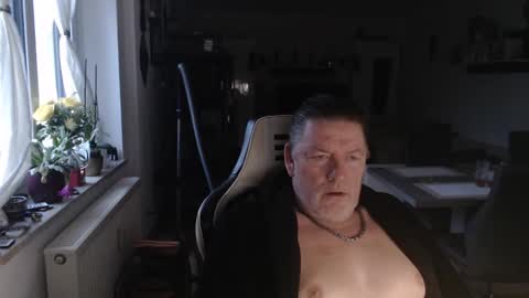 Snapshot of deinprinz2312 chatting on February 17, 6:20 am deinprinz2312 online show from February 17, 6:20 am