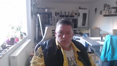 Snapshot of deinprinz2312 chatting on February 19, 7:28 am deinprinz2312 online show from February 19, 7:28 am