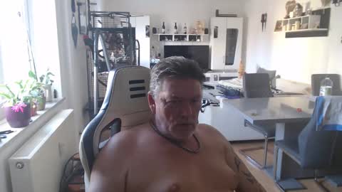 Snapshot of deinprinz2312 chatting on March 10, 1:10 pm deinprinz2312 online show from March 10, 1:10 pm