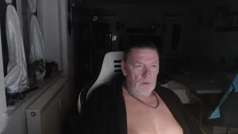 Snapshot of deinprinz2312 chatting on September 15, 2:22 am deinprinz2312 online show from September 15, 2:22 am