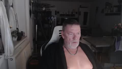 Snapshot of deinprinz2312 chatting on September 29, 4:06 am deinprinz2312 online show from September 29, 4:06 am