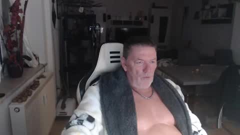 Snapshot of deinprinz2312 chatting on October 17, 4:04 am deinprinz2312 online show from October 17, 4:04 am