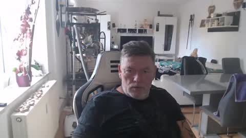 Snapshot of deinprinz2312 chatting on October 21, 12:39 pm deinprinz2312 online show from October 21, 12:39 pm