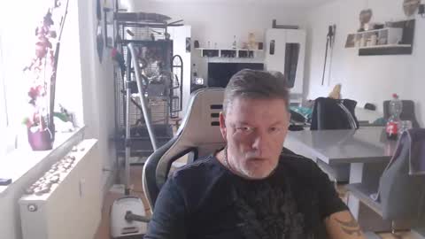 Snapshot of deinprinz2312 chatting on October 22, 7:52 am deinprinz2312 online show from October 22, 7:52 am