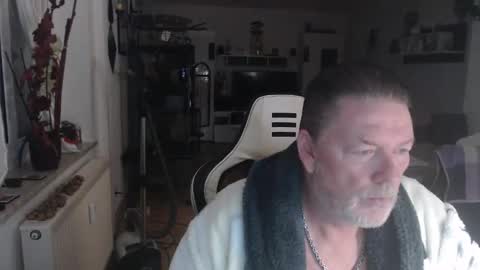 Snapshot of deinprinz2312 chatting on October 27, 5:11 am deinprinz2312 online show from October 27, 5:11 am