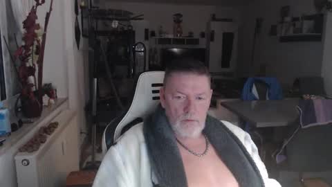 Snapshot of deinprinz2312 chatting on November 2, 4:26 am deinprinz2312 online show from November 2, 4:26 am