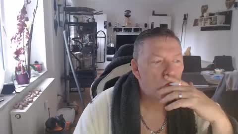 Snapshot of deinprinz2312 chatting on November 17, 7:25 am deinprinz2312 online show from November 17, 7:25 am