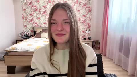 Snapshot of dejameneal chatting on February 8, 8:18 am Mila online show from February 8, 8:18 am