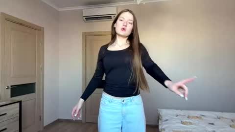 Snapshot of dejameneal chatting on February 20, 7:21 am Mila online show from February 20, 7:21 am