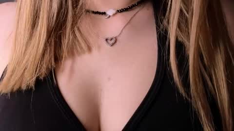 Snapshot of delcieodoherty chatting on November 22, 8:19 pm Adla online show from November 22, 8:19 pm