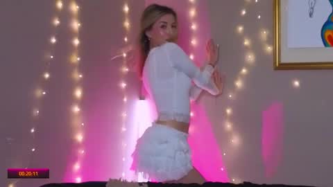 Snapshot of delcieodoherty chatting on November 28, 8:22 pm Adla online show from November 28, 8:22 pm