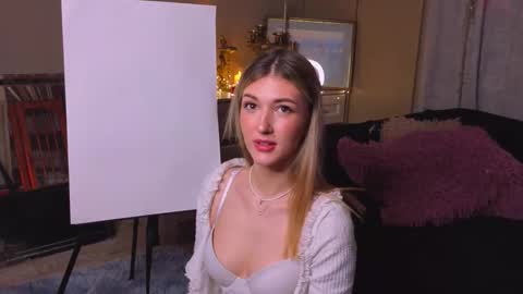 Snapshot of delcieodoherty chatting on December 5, 8:16 pm Adla online show from December 5, 8:16 pm