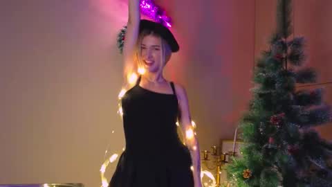 Snapshot of delcieodoherty chatting on December 13, 8:47 pm Adla online show from December 13, 8:47 pm