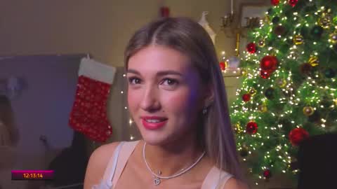 Snapshot of delcieodoherty chatting on December 15, 8:18 am Adla online show from December 15, 8:18 am