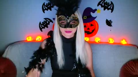 deliciaalove online show from October 31, 9:27 pm