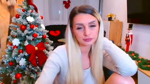 deliciaalove online show from December 21, 8:27 pm