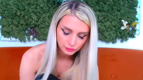 deliciaalove online show from February 11, 8:03 pm