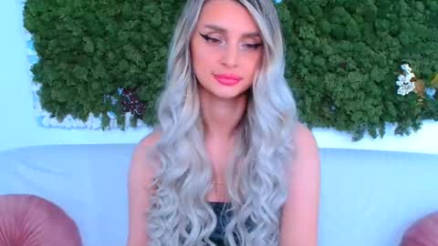 deliciaalove online show from April 8, 7:03 pm