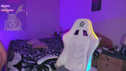 Snapshot of delicious_mila chatting on March 2, 6:14 am Mila online show from March 2, 6:14 am