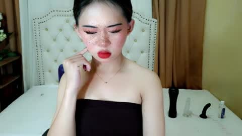 Snapshot of deliciously_sophie chatting on June 23, 5:16 am Sophie online show from June 23, 5:16 am