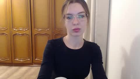 Aurora online show from November 18, 6:29 am