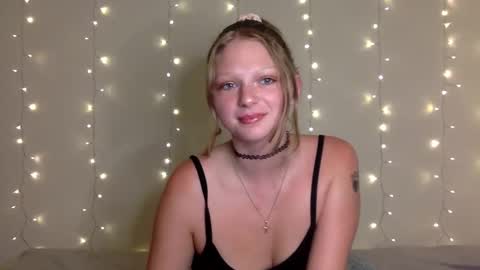 DelilaLove3412 online show from November 1, 9:50 pm