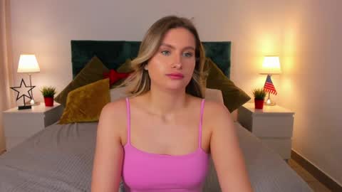 Snapshot of delinasis chatting on April 2, 8:34 am delinasis online show from April 2, 8:34 am