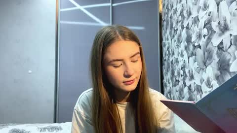 Snapshot of delindaquails chatting on December 18, 8:15 pm Lea online show from December 18, 8:15 pm