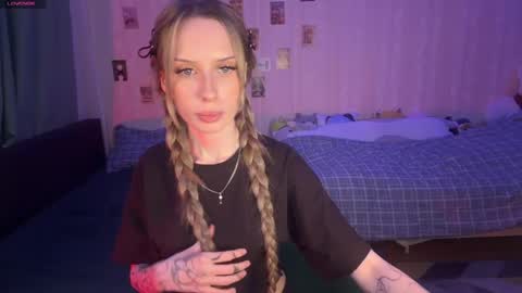 Della online show from April 27, 3:54 pm