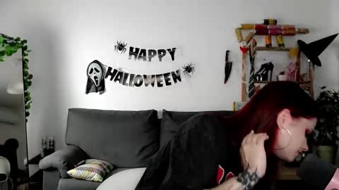 dellacrush_ online show from October 20, 4:40 pm