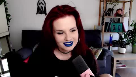 dellacrush_ online show from November 11, 9:09 am