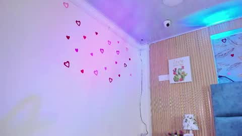 Snapshot of delphine_doll chatting on April 29, 5:30 pm Delia online show from April 29, 5:30 pm