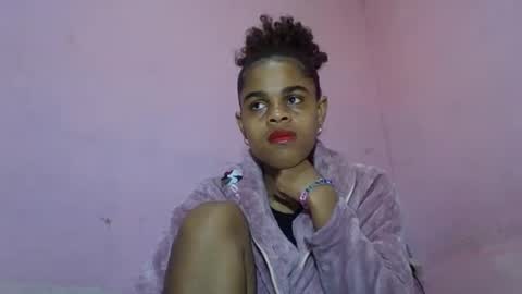 delphine online show from May 28, 3:59 am