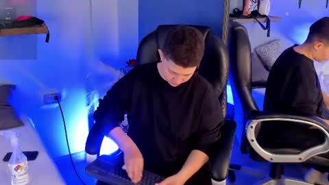 Snapshot of deluca_vega chatting on July 1, 12:07 pm Deluca Vega online show from July 1, 12:07 pm