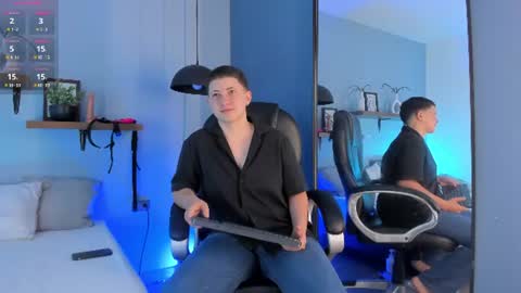 Snapshot of deluca_vega chatting on July 15, 12:10 pm Deluca Vega online show from July 15, 12:10 pm