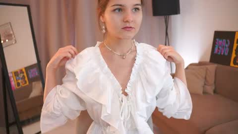 Snapshot of demetricekanady chatting on June 10, 4:12 am Hi my name is Sari nice to see you in my Room online show from June 10, 4:12 am