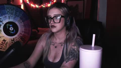 Snapshot of demongf chatting on May 20, 4:40 am Demoness Mina online show from May 20, 4:40 am