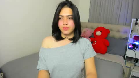 Snapshot of dencyleander chatting on May 9, 8:30 am Demi online show from May 9, 8:30 am