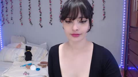 Denisse    schedule Monday to Friday 1300-1900 mexican time Saturday-maybe it could be a surprise IDEPENDENT MODEL online show from January 4, 11:38 pm