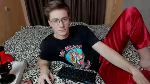 Snapshot of deni_boy99 chatting on November 21, 7:23 pm Deni online show from November 21, 7:23 pm