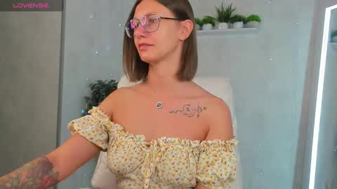 Snapshot of denise_halle chatting on September 12, 12:11 am Elina online show from September 12, 12:11 am